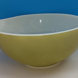 Vintage Pyrex Avocado Cinderella Bowl 2 1/2 Quart, Collectible Pyrex Mixing Bowl #443.