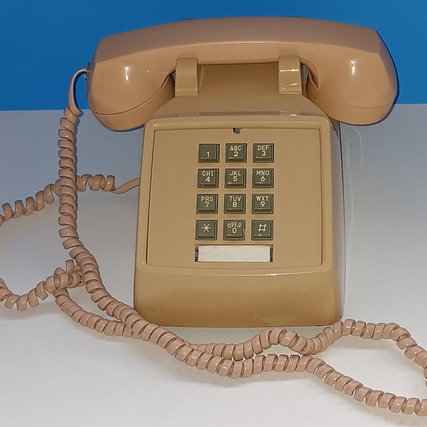 Vintage Beige premier Festnetz-Drucktastentelefon, Retro altmodisches Festnetz-Telefon.