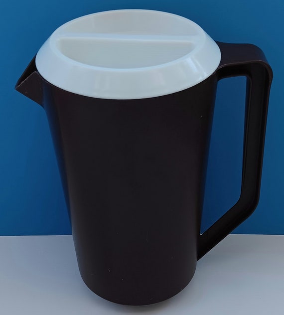Rubbermaid Covered Pitcher, 2 1/4 Quart - SANE - Sewing and Housewares