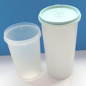 Set aus zwei Vintage Tupperware Getränkebehältern, Vintage Tupperware Behälter # 261-4, 321-5.