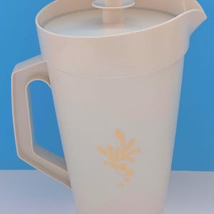 Vintage Tupperware Pitcher With Push Button Lid,  Retro Kitchenware