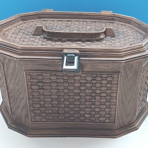 Vintage Plastic Basket Weave Sewing Basket With Divided Tray By Lerner, Retro Lerner Sewing Basket.