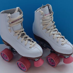Vintage Women&#39;s White Chicago Roller Skates Size 3, Retro Roller Skates,  White Vintage Chicago Roller Skates.
