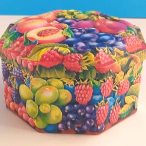 Vintage Harrod&#39;s New Orchard Fruits 3D Tin Container, Vintage 3D Fruit Tin.