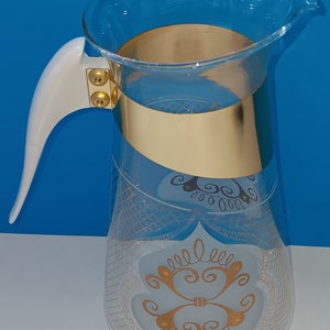 Carafe à café en verre Mid-Century : design doré et blanc