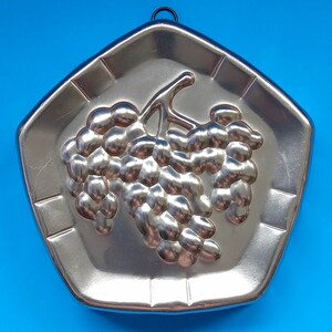 Vintage Copper Jello Mold With Grape Design By West Bend, Vintage West Bend Jello Mold.