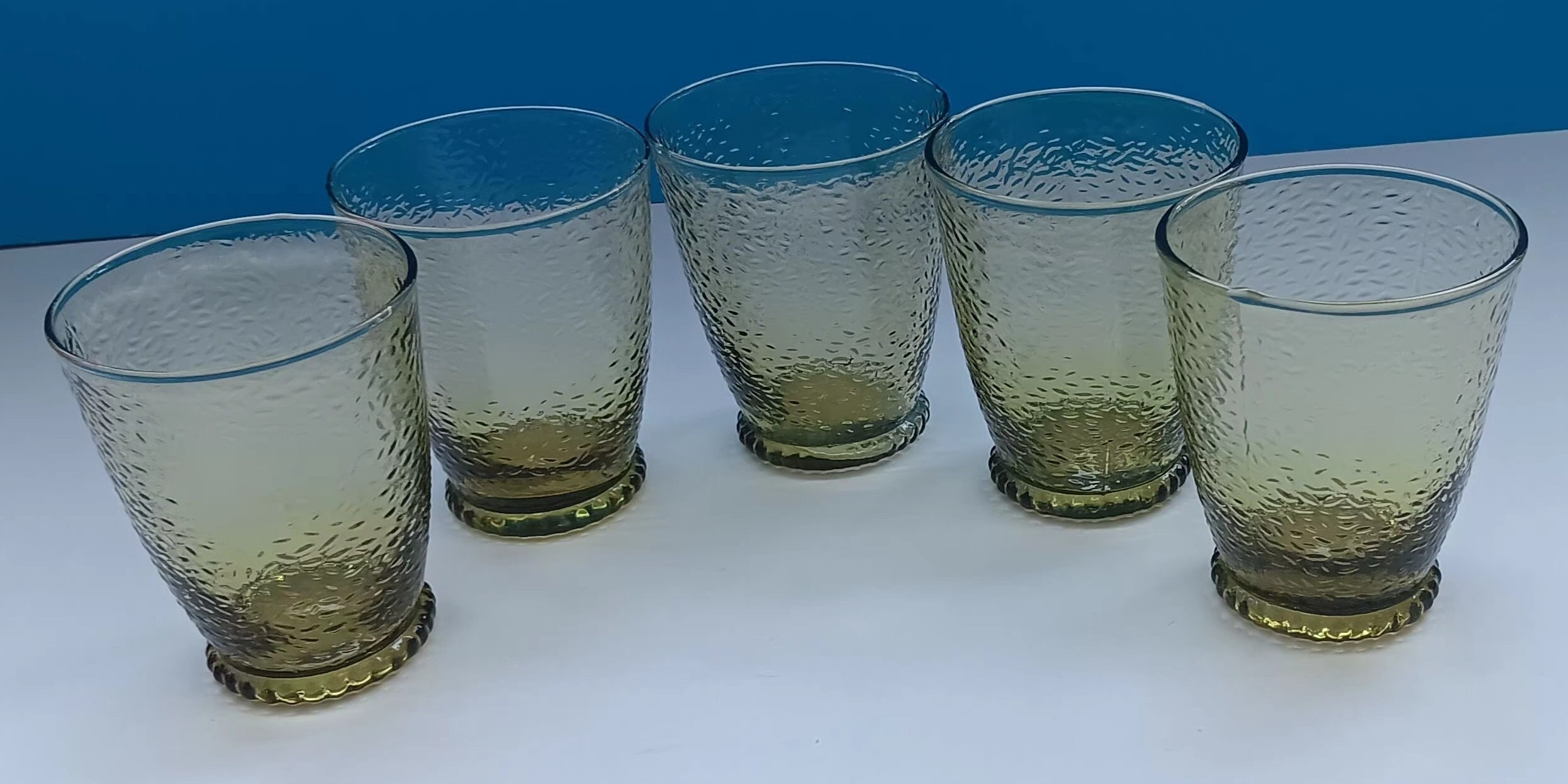 ヴィンテージテクスチャのグリーンドリンクグラス 5 個セット: ミッド