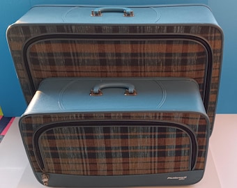 Mid Century Fleetwood 1000 Set Of Two Blue Plaid Suitcases, Set Of Two Vintage Fleetwood 1000 Suitcases, Retro Travel.