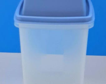 Vintage Tupperware Square Food Storage Container, Tupperware #1560-1.