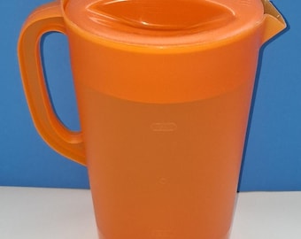 Brocca per bevande arancioni Rubbermaid da un gallone, modello #1A21-4.