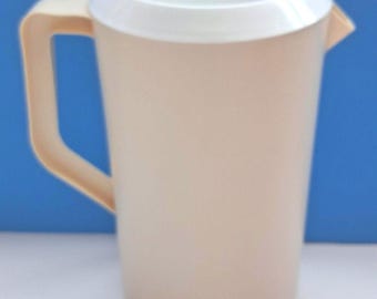 Brocca per bevande vintage Rubbermaid color crema, Brocca Rubbermaid da 2 1/4 quarti #2718-7 Vintage.