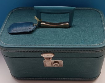 Mid Century Hard Shell Train Case With Two Keys/Mirror, Vintage Luggage, Retro Train Case, Mid Century Luggage.