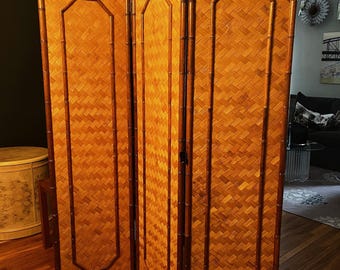 Mid 20th Century Paravent aus Bambus und gewebtem Fischgräten-Rattan
