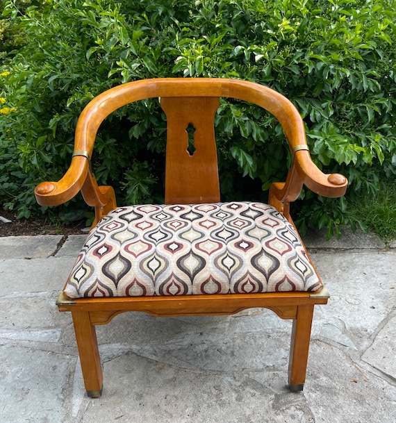 1960s James Mont Style Asian Chinoiserie Ming Horseshoe