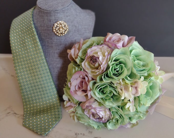 Romantic Mint Green and Soft Lavender Rose Bouquet