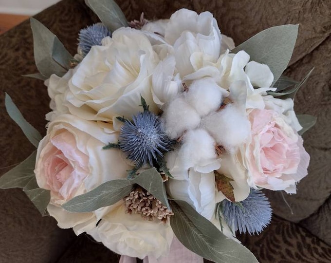 Soft and Romantic Creamy White and Pale Pink Roses Bouquet