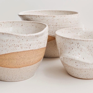 Cuenco artesanal de cerámica blanca para mezclar, regalo de panadero, cuenco funcional de cerámica para rebozar.