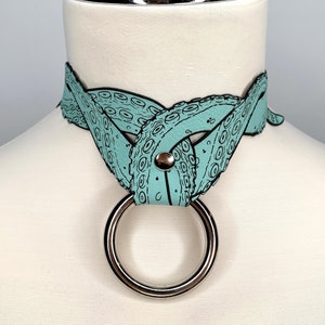 Collar con anilla en forma de tentáculo y gargantilla de pulpo de cuero vegano