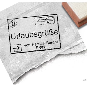 Individueller Namensstempel personalisiert URLAUBSGRÜßE Holzstempel mit Namen für Karten, Briefe aus dem Urlaub, Geschenk für Vielflieger Bild 1