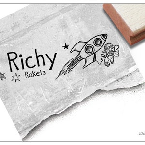 Timbro con nome individuale razzo con astronauta - timbro personalizzato con nome, timbro in legno o timbro automatico, regalo per bambini