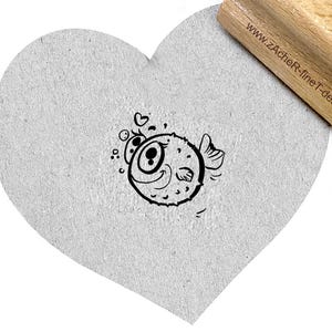 Stempel Hübscher Kugelfisch mit Herz - Tierstempel zum Ausmalen, Geschenk für Kinder, Karten und Geschenkanhänger, Basteln, Tischdeko