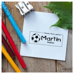 Individueller Ex Libris Buchstempel FUßBALL personalisiert mit Namen, Holzstempel o. Automatikstempel, Geschenk für Kinder, Einschulung Bild 3