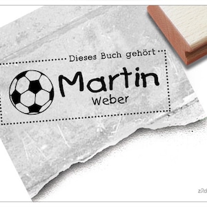 Individueller Ex Libris Buchstempel FUßBALL personalisiert mit Namen, Holzstempel o. Automatikstempel, Geschenk für Kinder, Einschulung Bild 1