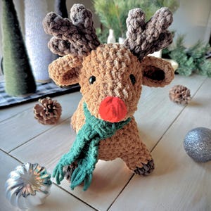 Patrón de reno de ganchillo, juguete de peluche navideño, animal de peluche, decoración navideña, recuerdo de país de las maravillas invernal, peluche de reno, regalo de Navidad