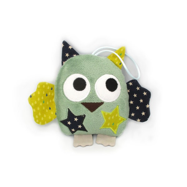 Doudou hibou, jouet d'éveil, fait-main, tissu coton minky , vert jaune bleu, doudou pouêt pouêt, personnalisable en couleurs