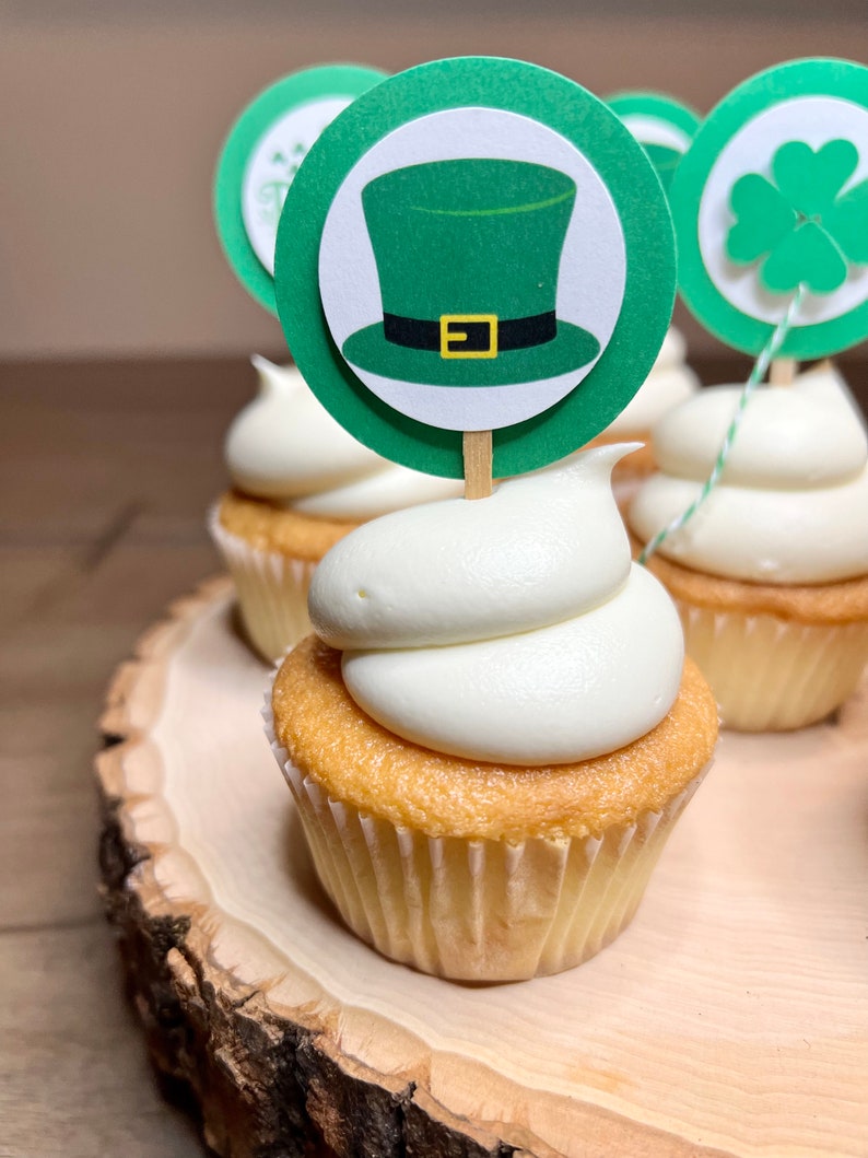 St. Patrick's Day Cupcake Toppers / Clover Cupcake Toppers / St