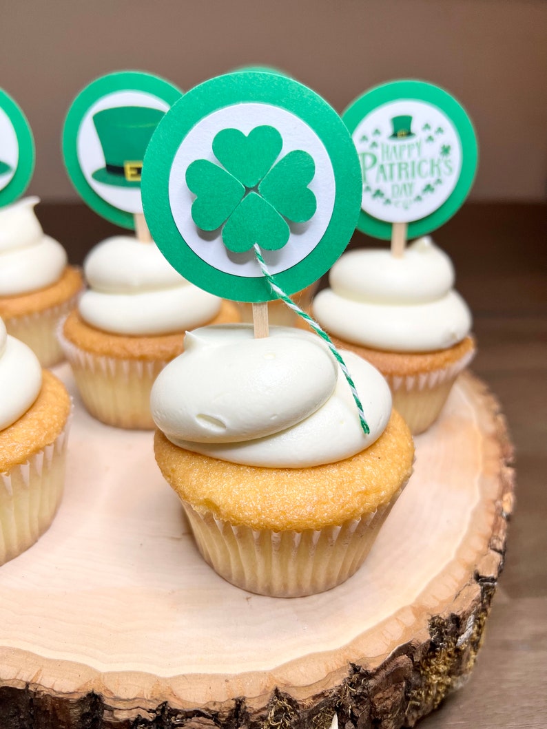 St. Patrick's Day Cupcake Toppers / Clover Cupcake Toppers / St