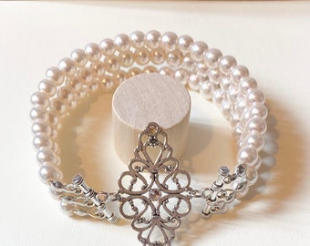 Art Deco style 3 strand pearl bracelet