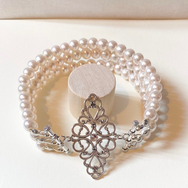 Art Deco style 3 strand pearl bracelet