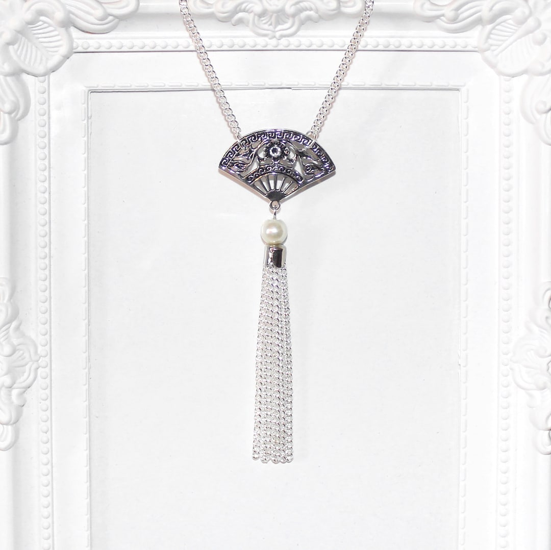 Flapper/gatsby/1920's Silver Necklace With Deco Style Fan & Faux
