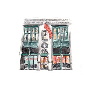 Puede incluir: Una ilustración de acuarela de un edificio con una bandera roja colgando de la parte superior. El edificio tiene ventanas verdes y una fachada blanca. El edificio tiene un gran escaparate con una puerta verde.