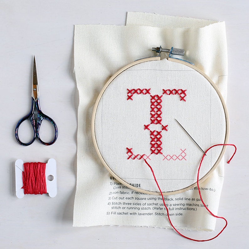 Stitched meister. Julian обложка cd. Stitched meister. Вышивание объемное. Объемная 3д вышивка.