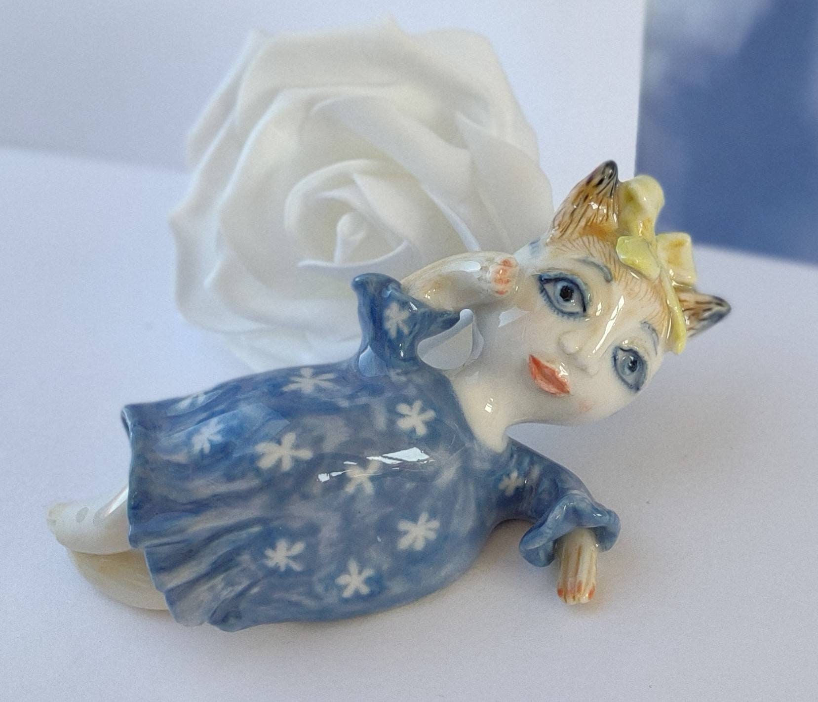 陶器の女の子フィギュア 花束付き Porcelain girl figurine dress with flowers - Etsy 日本