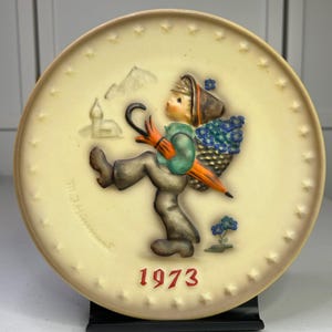 Hummel Globe Trotter Annual Plate 7.5&quot; Hand-Painted Germany w/Box - 1973