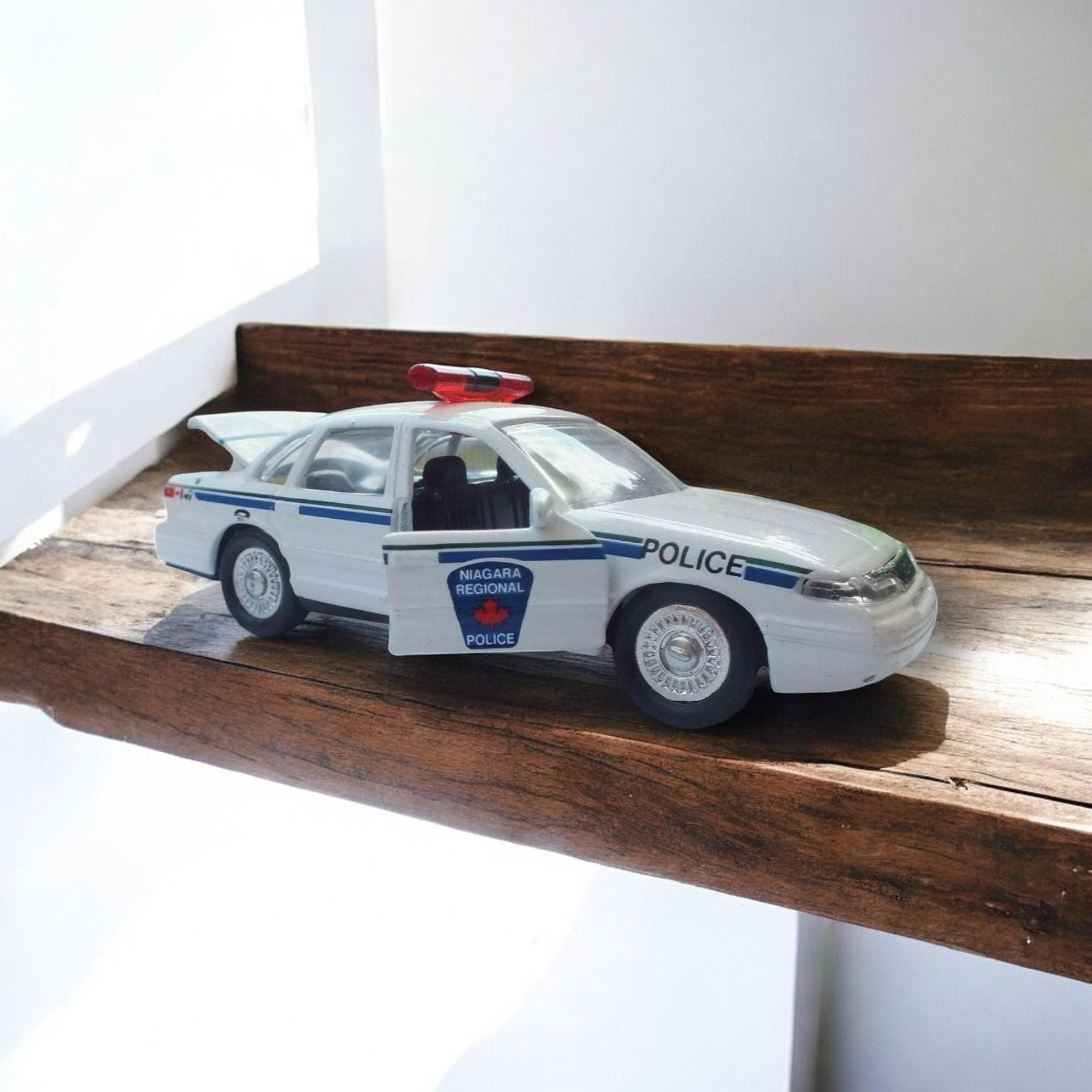 Niagara Regional Police Ford Crown Victoria Die Cast Car Road