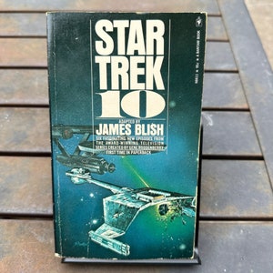 Star Trek - 10 Paperback Book - 2nd Printing - 1974