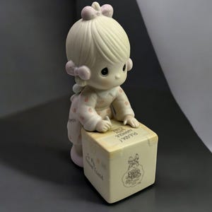 Precious Moments Collectible Figurine - Sharing is Universal - 1987