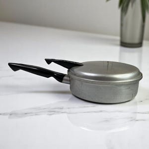 Vintage Mirro Aluminum Skillet Pan #863M With Lid & Bakelite Black Handles