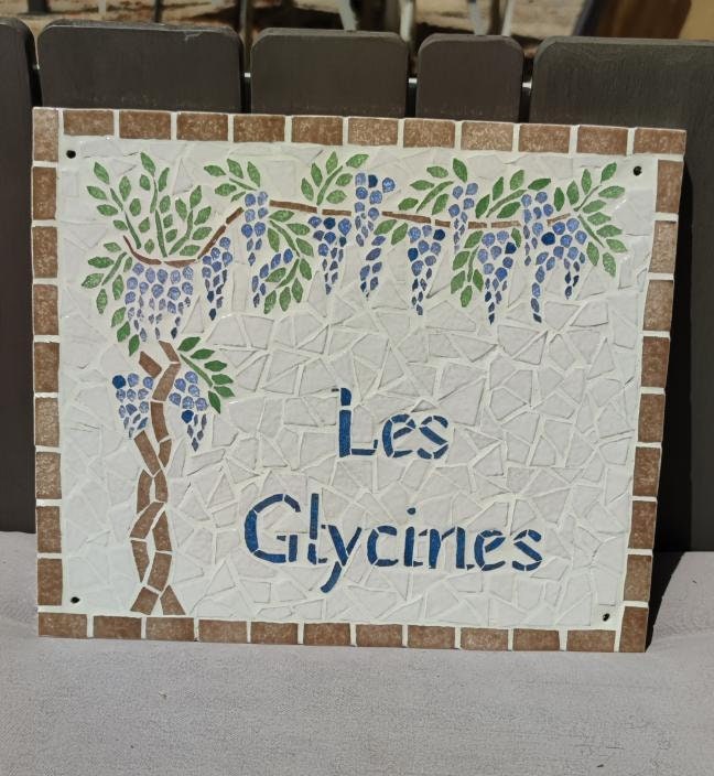 House plaque "Les Glycines" made to order