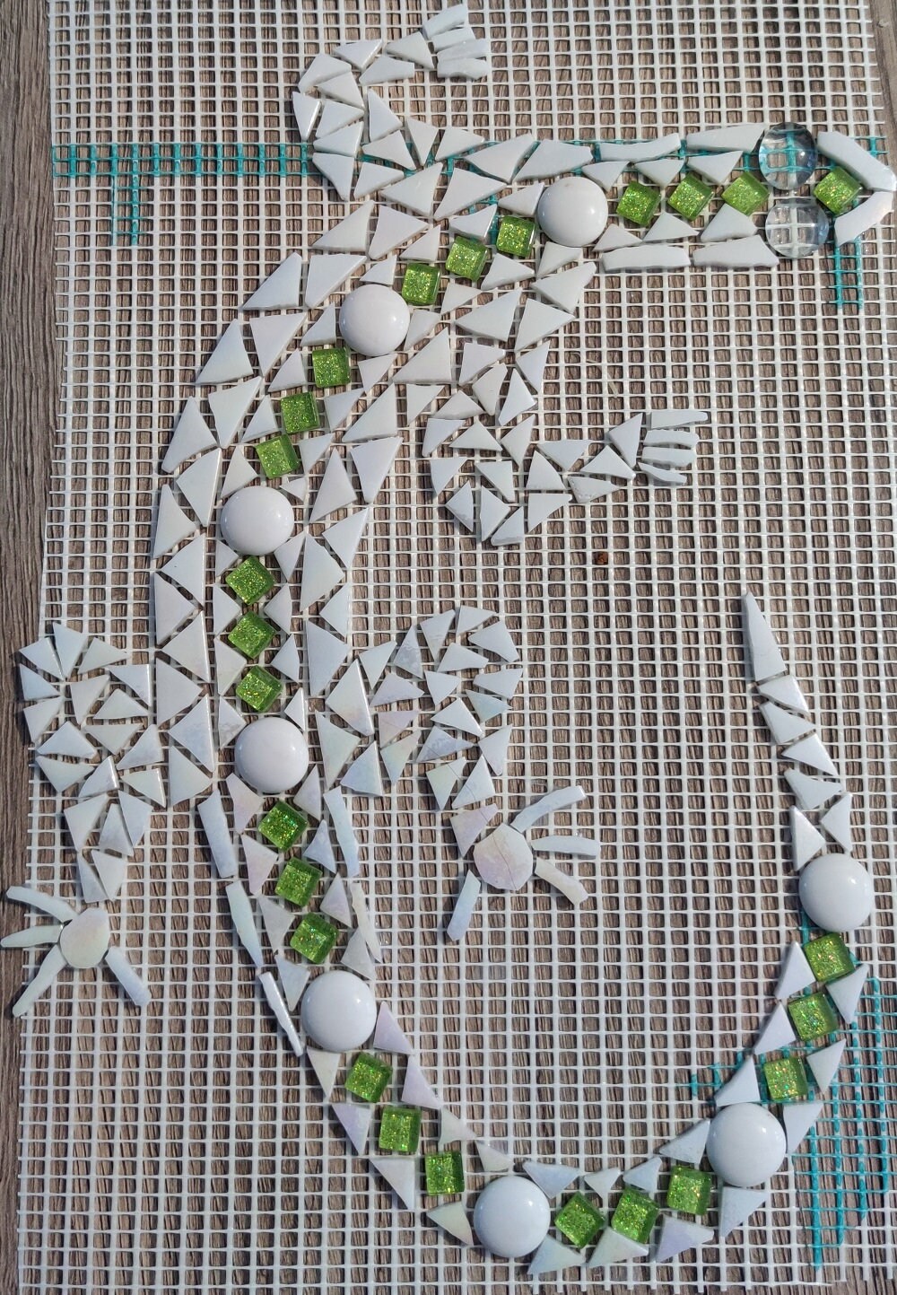 Salamandre en Mosaique Verte et Blanche