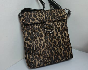 Essential Panther canvas shoulder bag.