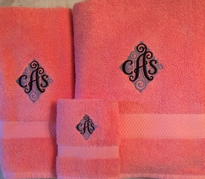 Personalized Bath Towels Monogrammed Bath Towel Set Fancy Etsy