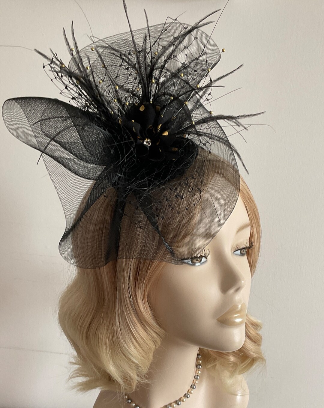 A BLACK and GOLD FASCINATOR A One off with crin feather Etsy 日本
