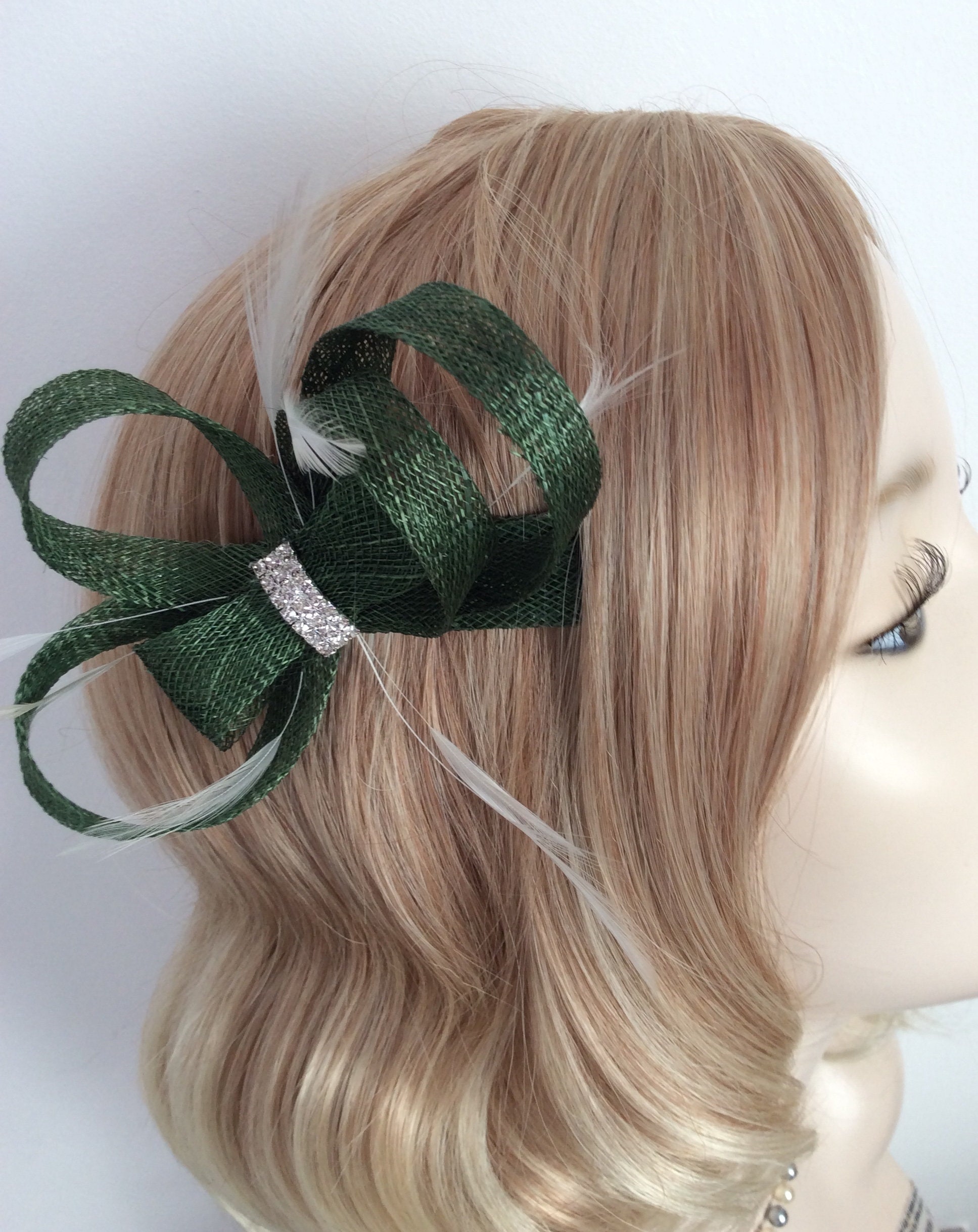 A FOREST GREEN FASCINATOR Made of sinamay with feathers Etsy