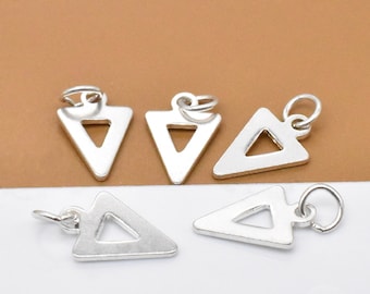 10 Sterling Silber kleine Dreieck Charms, 925 Silber Cut-out Dreieck Charms, glänzender Dreieck Charm, kleiner Dreieck Charm, Geometrie Charm