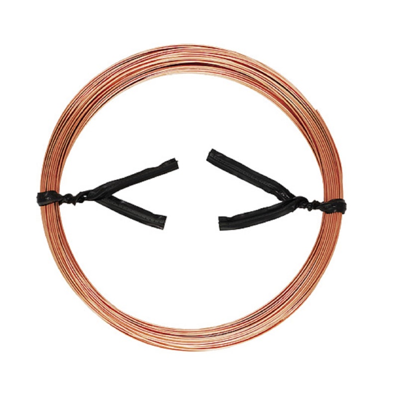 Pu&ograve; includere: Una bobina di filo di rame, di circa 18 AWG, &egrave; legata insieme con uno spago nero. Il filo &egrave; di colore marrone rossiccio.